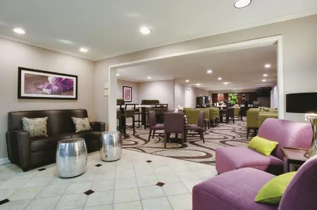 La Quinta Inn & Suites by Wyndham Harrisburg Airport Hershey