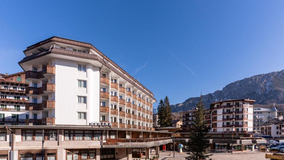 Hotel Alaska Cortina
