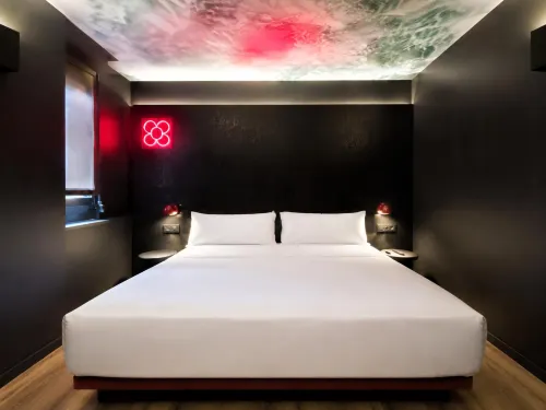 Yomo Hostal BCN Port - Guest houses