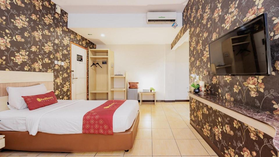 RedDoorz Premium Near Bandung Station