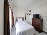 Surya Living RedPartner near Suncity Mall Madiun - 2-Star