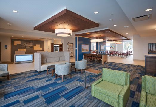 1. 홀리데이 인 익..