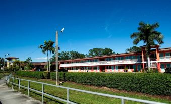 Days Inn by Wyndham Fort Myers Springs Resort