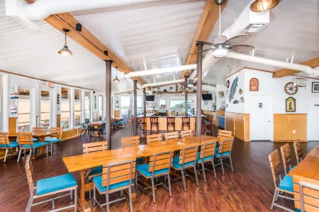 Days Inn & Suites by Wyndham Lake Okeechobee Отели в г. Okeechobee