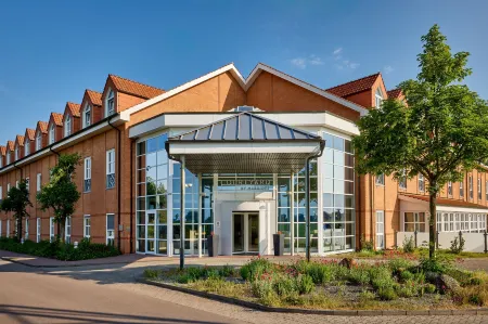 Courtyard Magdeburg Отели в г. Бёрде