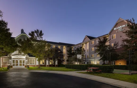 里士滿切斯特Residence Inn 酒店