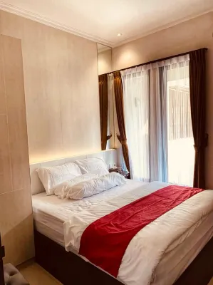 Rumah 220 m² dengan 5 kamar tidur dan 5 kamar mandi pribadi di Sukajadi