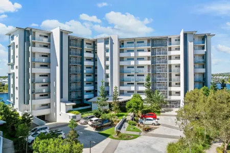 Salt at Oceanside Отели рядом с достопримечательностью «Больница Саншайн-Кост Юниверсити»