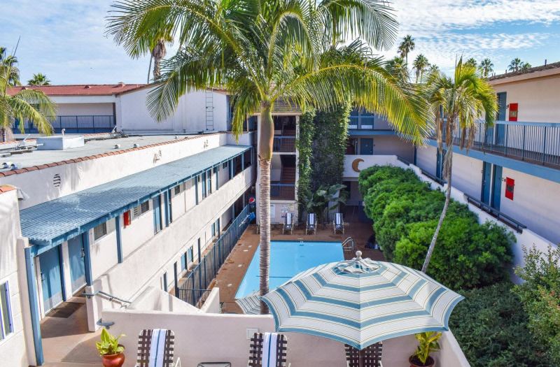 Beachside Inn photo 2
