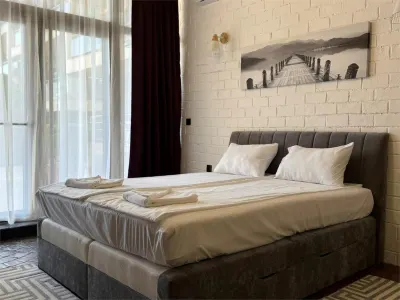 Dolce Vita Apart Complex Hotels near Градина на комплекс Камбани 1