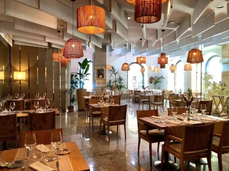 Hotel San Juan de Los Reyes Отели рядом с достопримечательностью «Avenida Park»