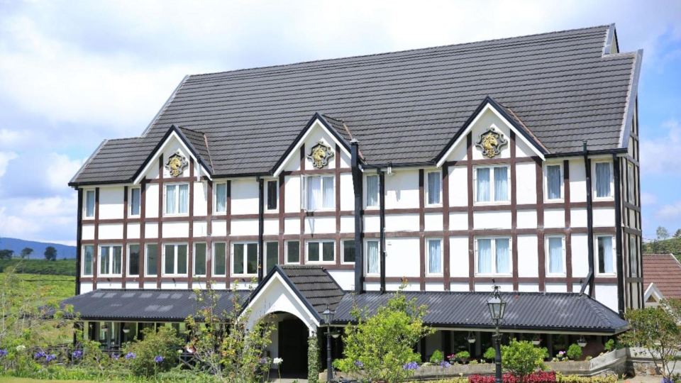 Pedro Barn Hotel at Little England Cottages
