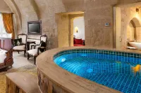 Elysion Cave Suites - Hot Tub