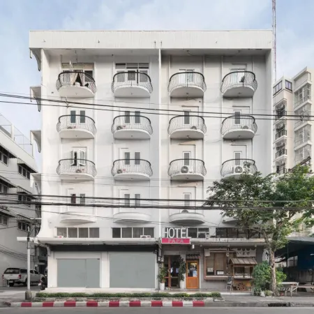 Hotel PaPa Bangkok Siriraj Отели рядом с достопримечательностью «Ват Бангкхуннон»