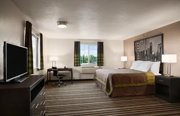 波特蘭機場速8酒店