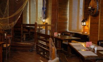 Lucky-House Guest House