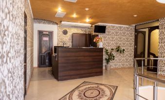 Lucky-House Guest House