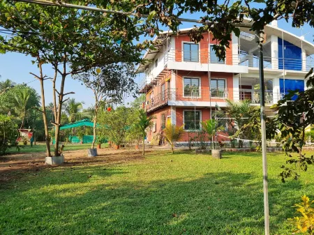 Krushnakunj Holiday Resort, Nagaon Отели в г. Чол