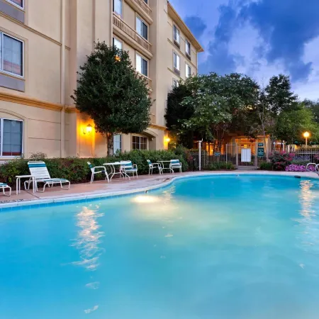 La Quinta Inn & Suites by Wyndham Raleigh Cary