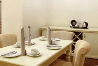Salut Hotel