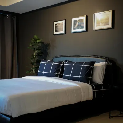 Black Turtle Hotels near Wat Si Sunthon