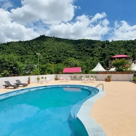 Shalom Farmhouse by the Hillside