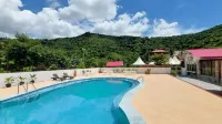 Shalom Farmhouse by the Hillside