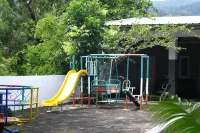 8988 Beach Resort - parking