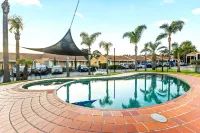 Best Western Melbourne Airport - مسبح
