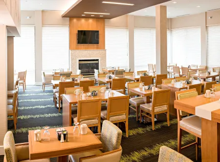 Holiday Inn Salem (I-93 at Exit 2) Отели в г. Сандан