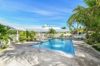 Tropical Breeze Resort - Beach