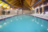 AmericInn by Wyndham Laramie Near University of Wyoming - Kolam Renang