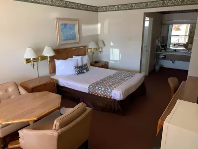 Econo Lodge Inn & Suites Hotels in Winnemucca