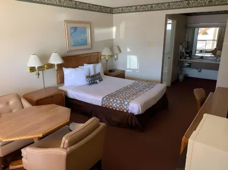 Econo Lodge Inn & Suites Отели в г. Уиннемакка