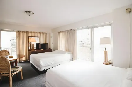 Royal Grove Waikiki Отели рядом с достопримечательностью «Кугайо Бич Парк»