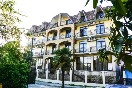 Amran Отели рядом с достопримечательностью «Гагрский аквапарк»