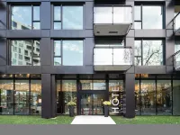 Griffintown Hôtel Hotels near Bota Bota