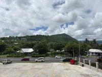 Taufusi Hotel - parking