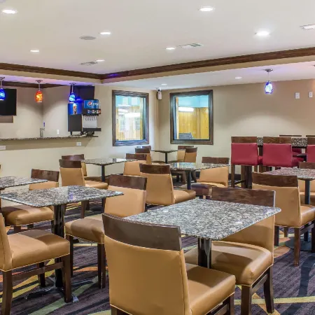Comfort Inn & Suites Cedar Rapids North - Collins Road