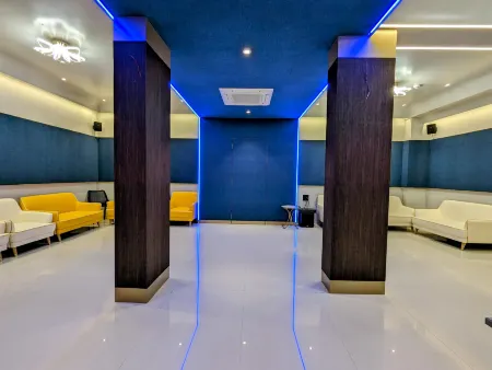 Hotel Red Chillee Restro Отели рядом с достопримечательностью «Athal»