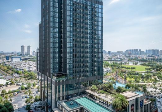 [호찌민 고급 아파트먼트의 넓은 거실 공간]