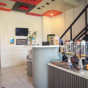 Front One Budget Hotel Tirtonadi Solo