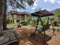 Nirvana Lodge Hotel di 