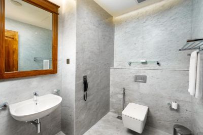 Junior Suite With Balcony Araliya Beach Resort and Spa Photo