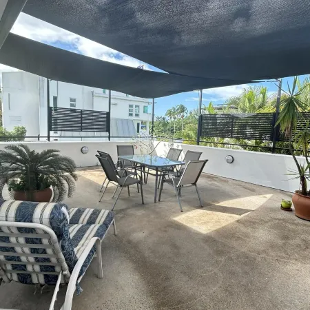 Floriana Boutique Hotel Отели рядом с достопримечательностью «Кладбище Мак-Леод стрит Пайонир»