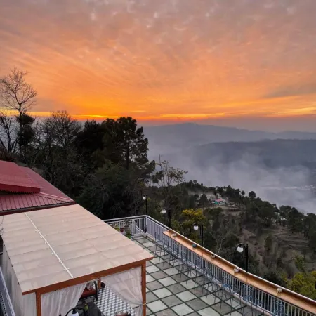Kasar Himalaya Holiday Resort, Binsar Rd
