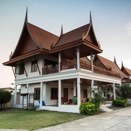 ThaiHome Resort Отели рядом с достопримечательностью «Торговый центр Central Plaza WestGate»
