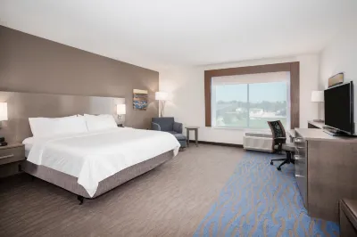 Holiday Inn Express & Suites Great Bend