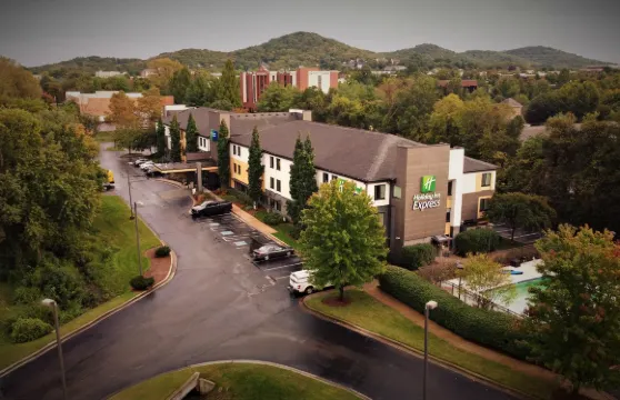 布倫特伍德南冷泉智選假日酒店