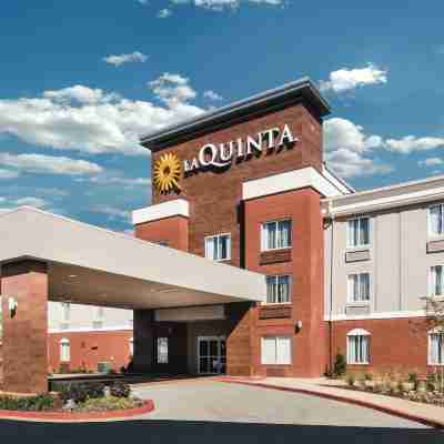 La Quinta Inn & Suites by Wyndham Milledgeville Hotel Exterior